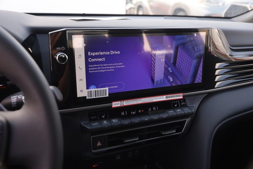 Toyota Camry Vehicle Full-screen Gallery Image 16