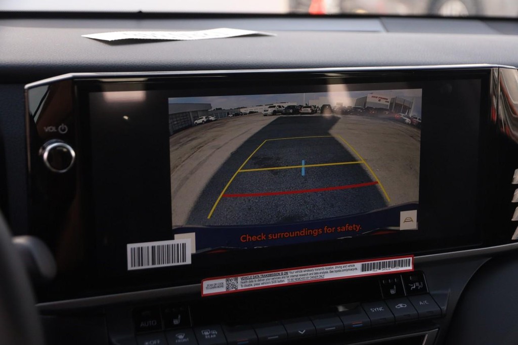Toyota Camry Vehicle Full-screen Gallery Image 17
