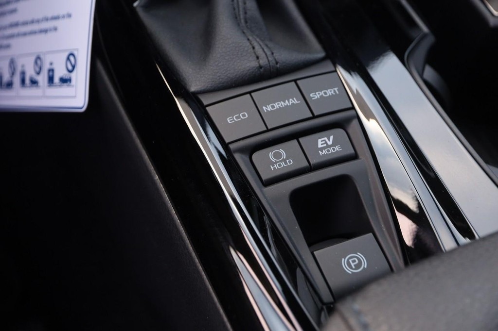 Toyota Camry Vehicle Full-screen Gallery Image 19
