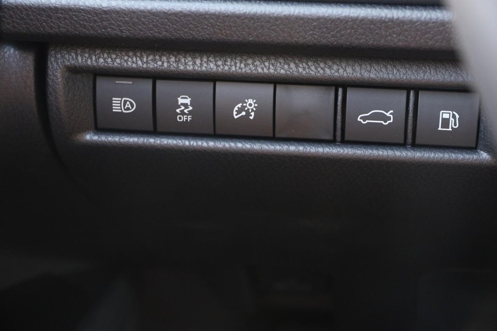 Toyota Camry Vehicle Full-screen Gallery Image 21