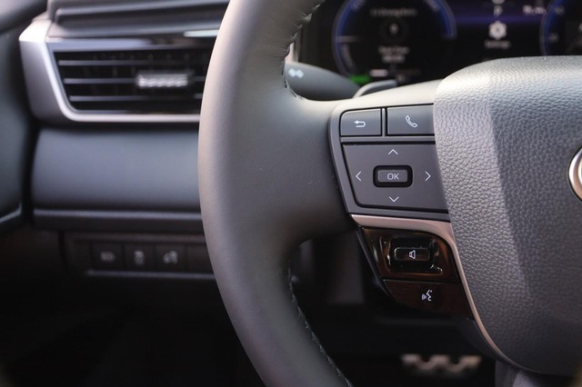 Toyota Camry Vehicle Image 12