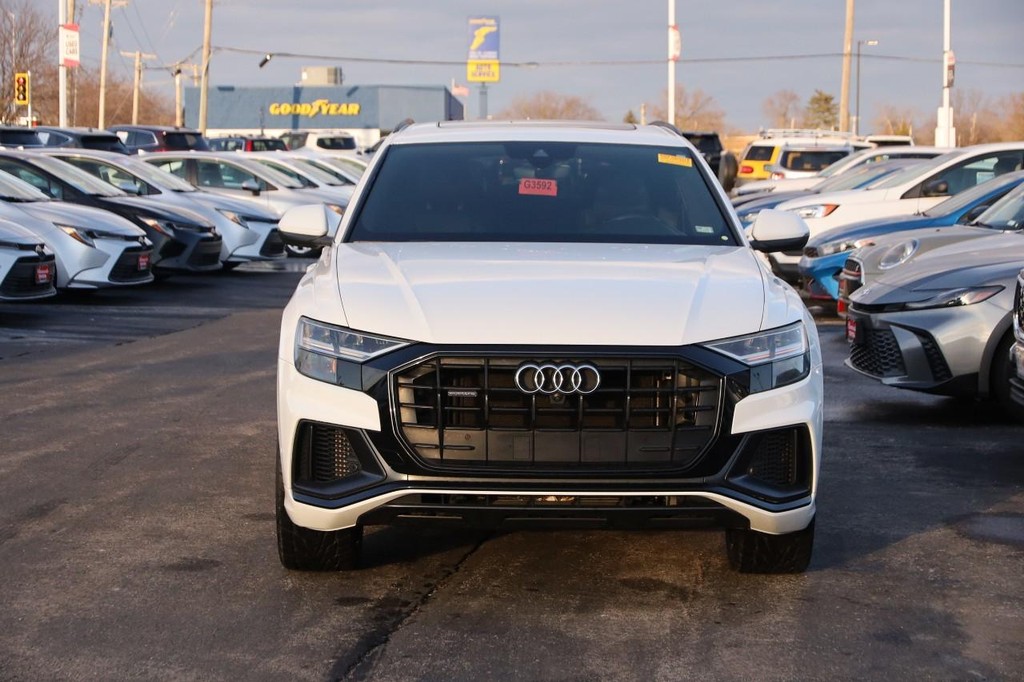 Audi Q8 Vehicle Full-screen Gallery Image 04