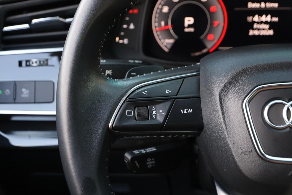 Audi Q8 Vehicle Full-screen Gallery Image 12