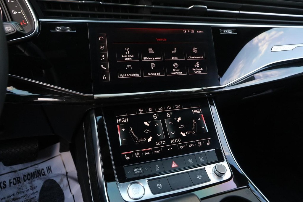 Audi Q8 Vehicle Full-screen Gallery Image 16