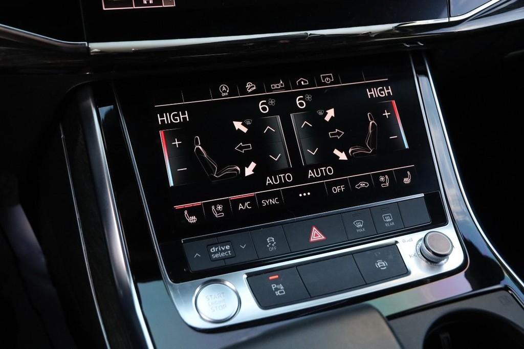 Audi Q8 Vehicle Full-screen Gallery Image 19