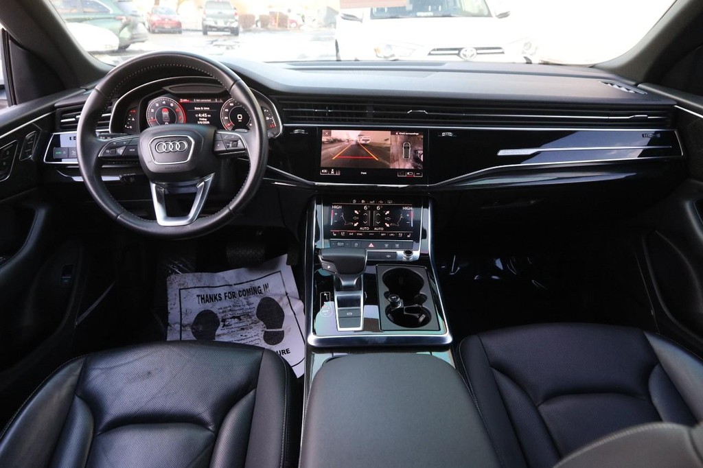 Audi Q8 Vehicle Full-screen Gallery Image 22