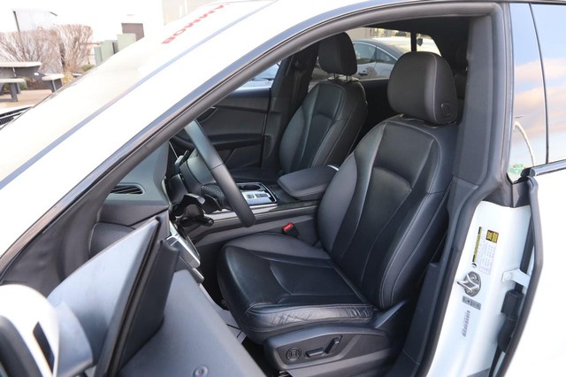 Audi Q8 Vehicle Image 09