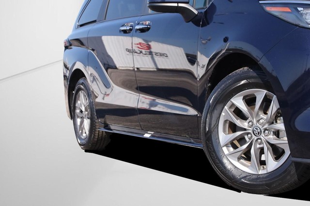 Toyota Sienna Vehicle Image 03