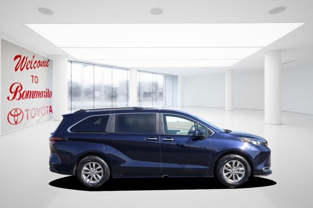 Toyota Sienna Vehicle Image 05