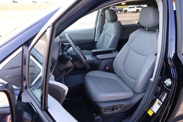 Toyota Sienna Vehicle Image 10