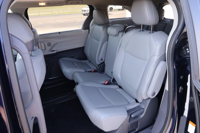 Toyota Sienna Vehicle Image 11