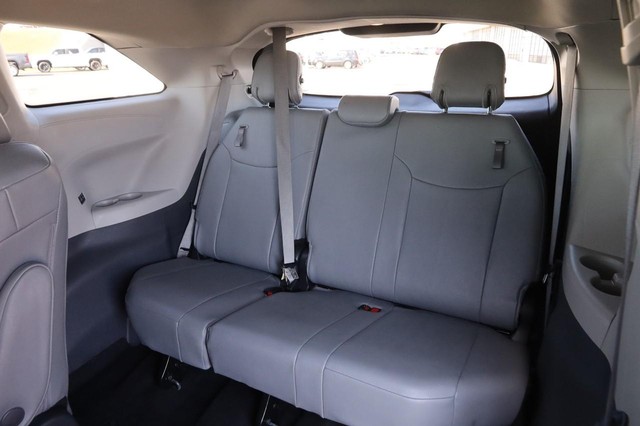 Toyota Sienna Vehicle Image 12