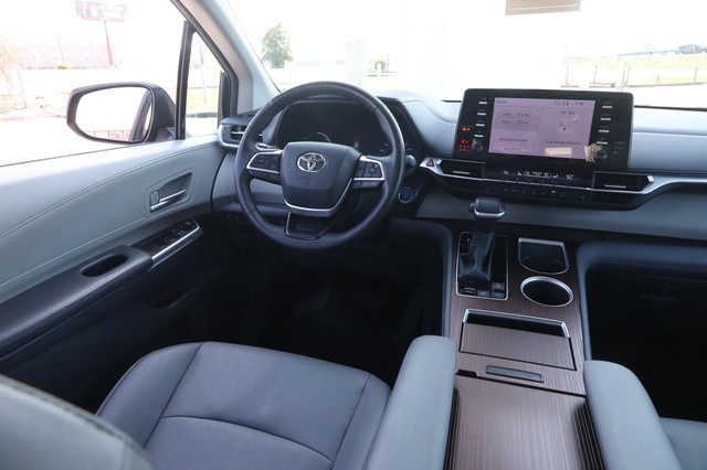 Toyota Sienna Vehicle Image 24
