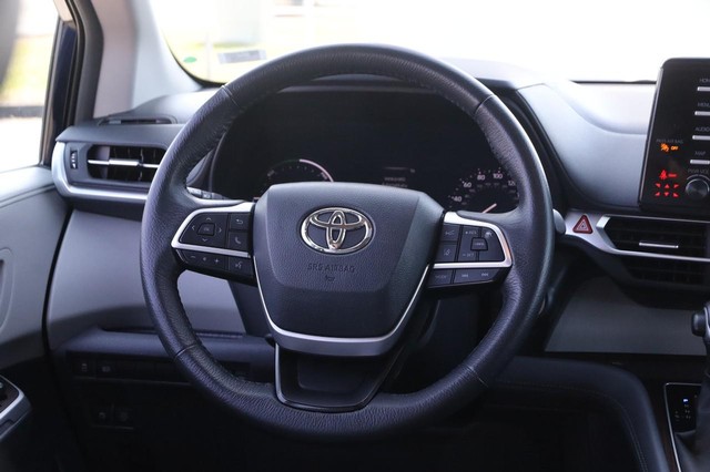 Toyota Sienna Vehicle Image 25
