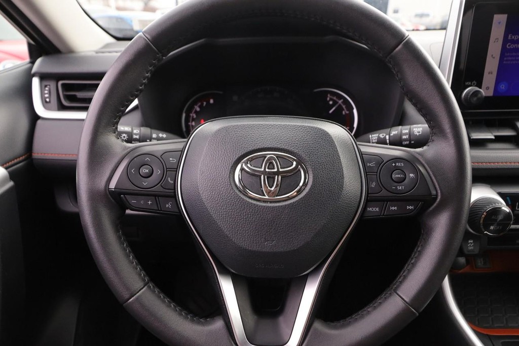 Toyota RAV4 Vehicle Full-screen Gallery Image 10