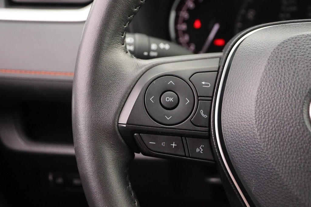 Toyota RAV4 Vehicle Full-screen Gallery Image 11