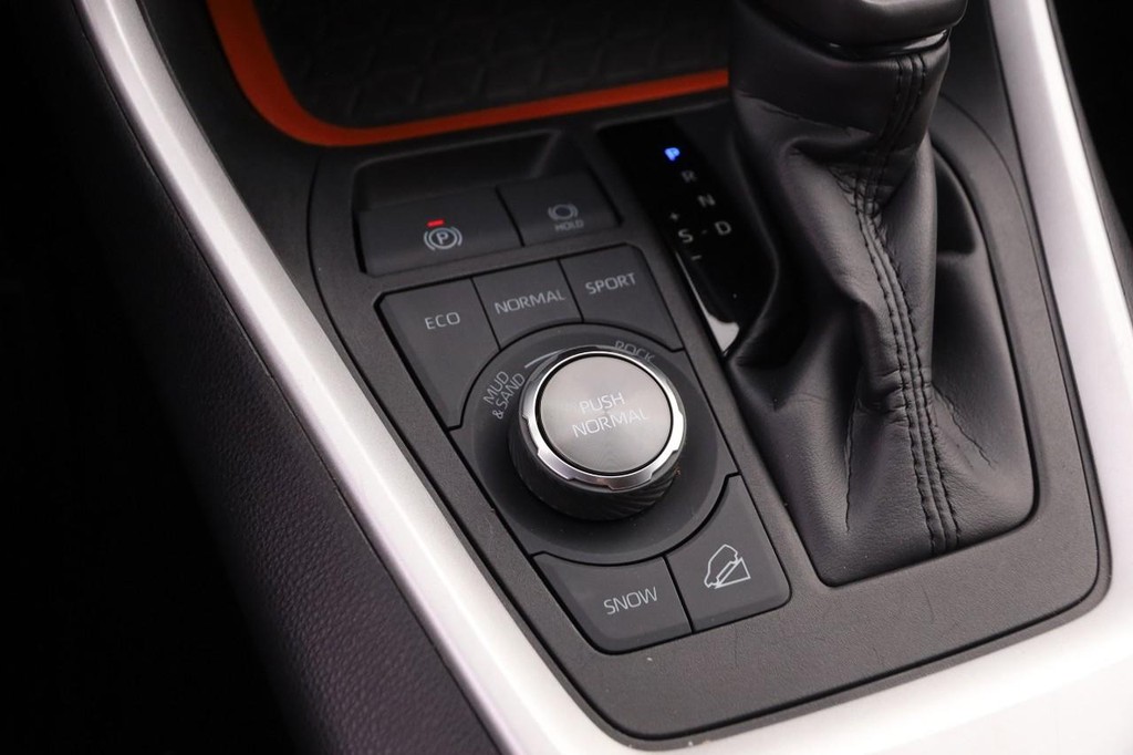 Toyota RAV4 Vehicle Full-screen Gallery Image 18