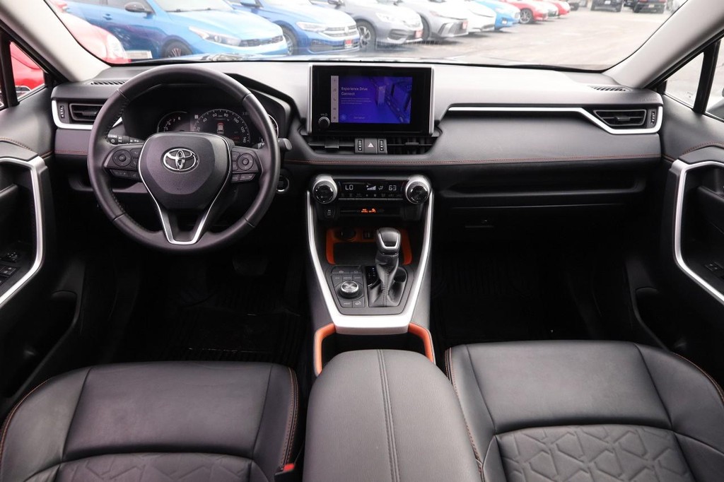 Toyota RAV4 Vehicle Full-screen Gallery Image 20