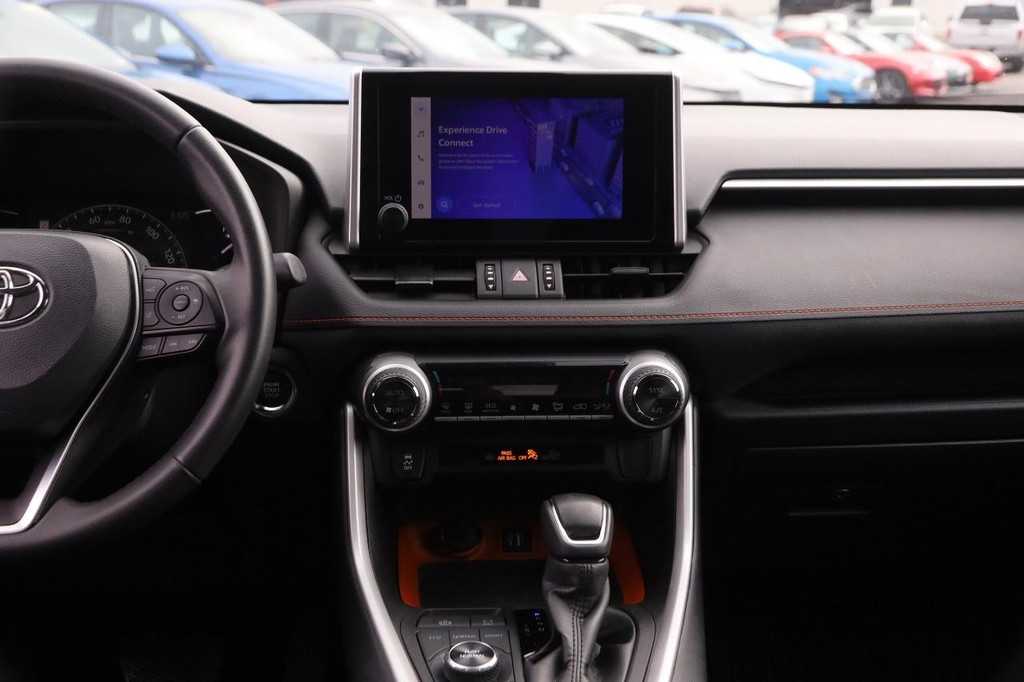 Toyota RAV4 Vehicle Full-screen Gallery Image 22