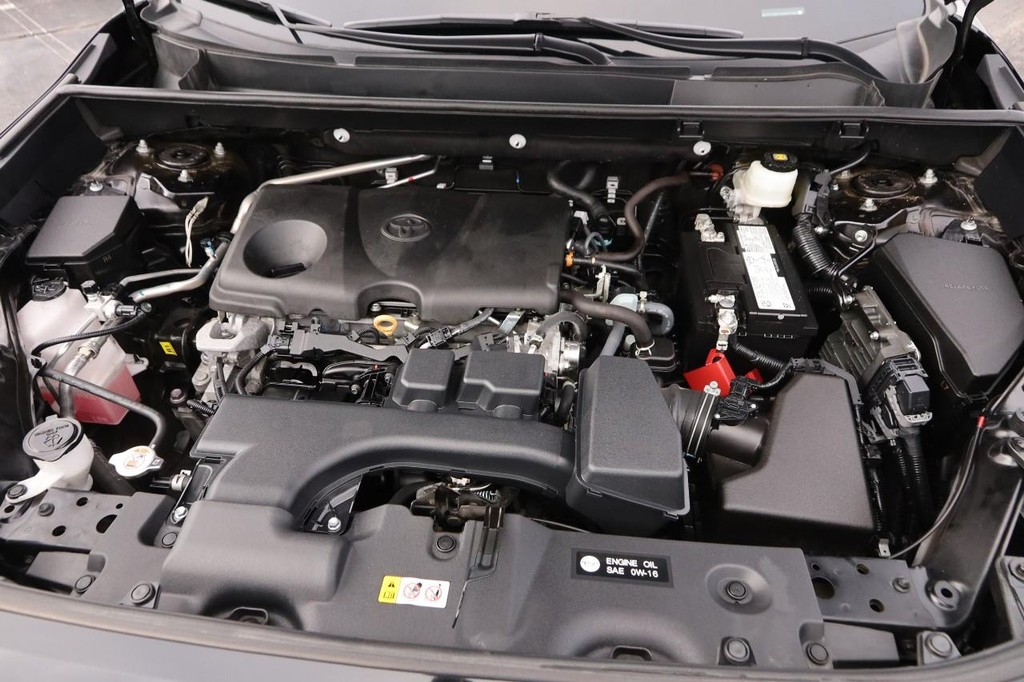 Toyota RAV4 Vehicle Full-screen Gallery Image 26