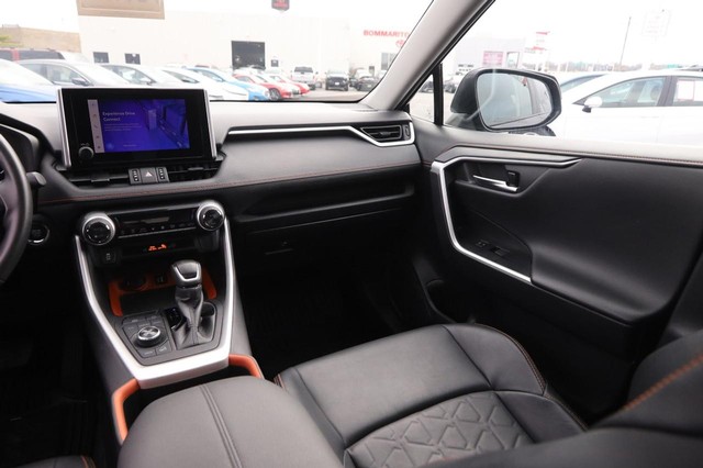 Toyota RAV4 Vehicle Image 24