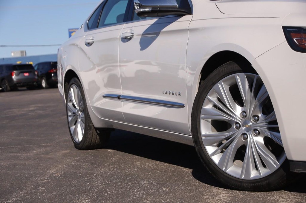 Chevrolet Impala Vehicle Full-screen Gallery Image 03