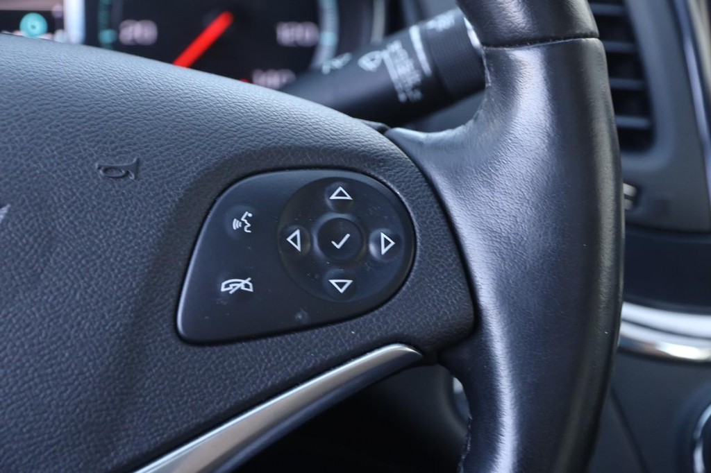 Chevrolet Impala Vehicle Full-screen Gallery Image 13