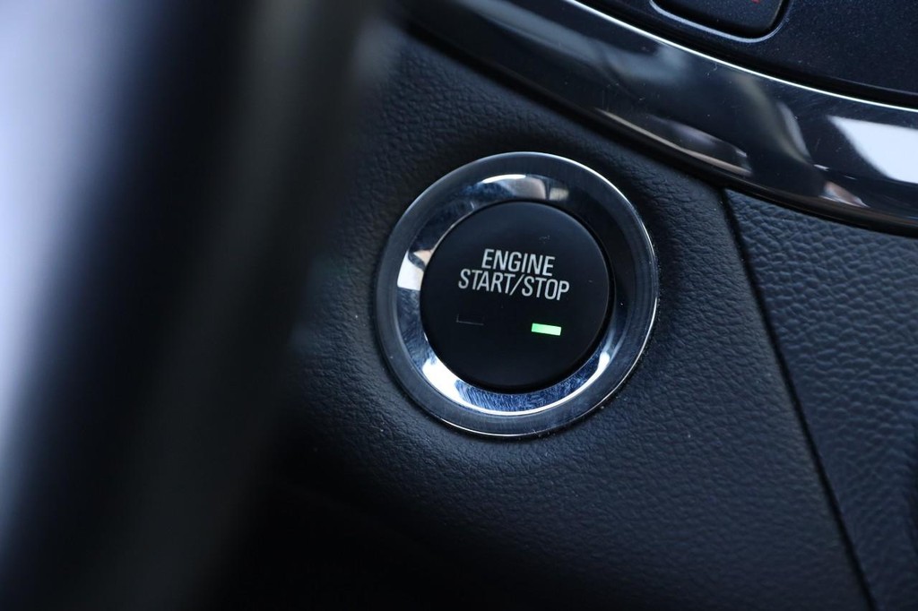 Chevrolet Impala Vehicle Full-screen Gallery Image 15