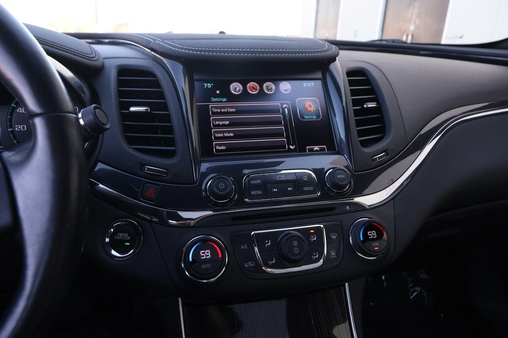 Chevrolet Impala Vehicle Full-screen Gallery Image 16