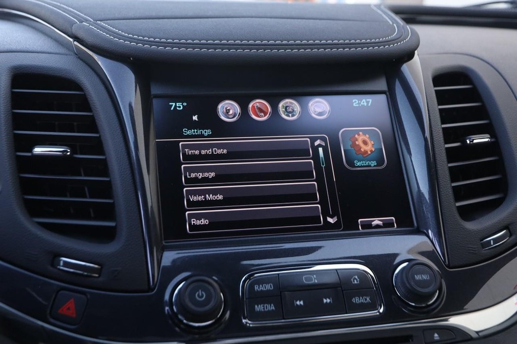 Chevrolet Impala Vehicle Full-screen Gallery Image 17