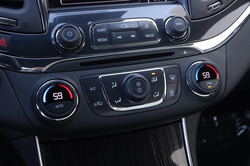 Chevrolet Impala Vehicle Full-screen Gallery Image 19