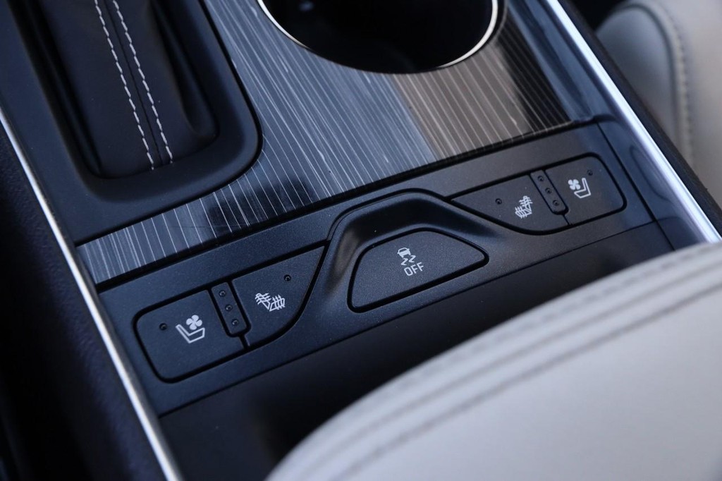 Chevrolet Impala Vehicle Full-screen Gallery Image 20