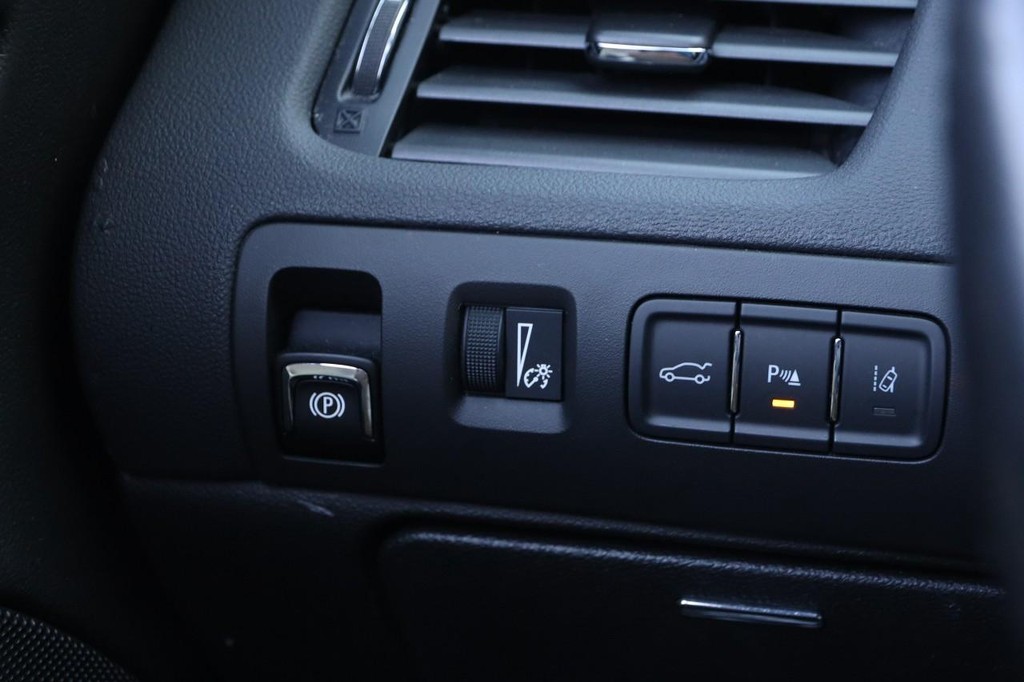 Chevrolet Impala Vehicle Full-screen Gallery Image 21