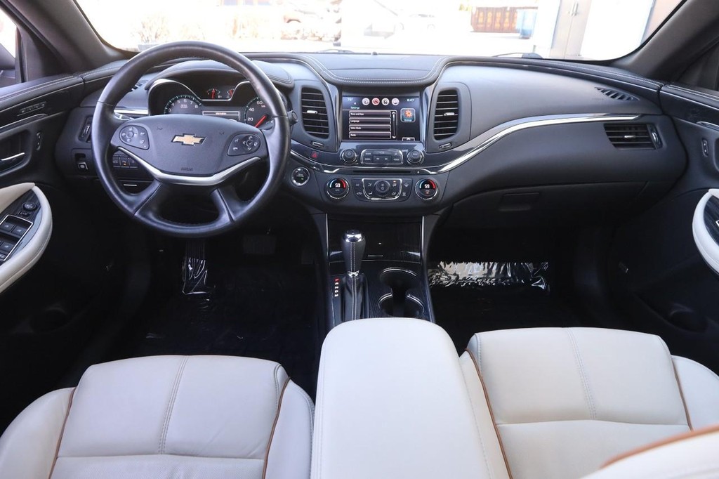 Chevrolet Impala Vehicle Full-screen Gallery Image 22