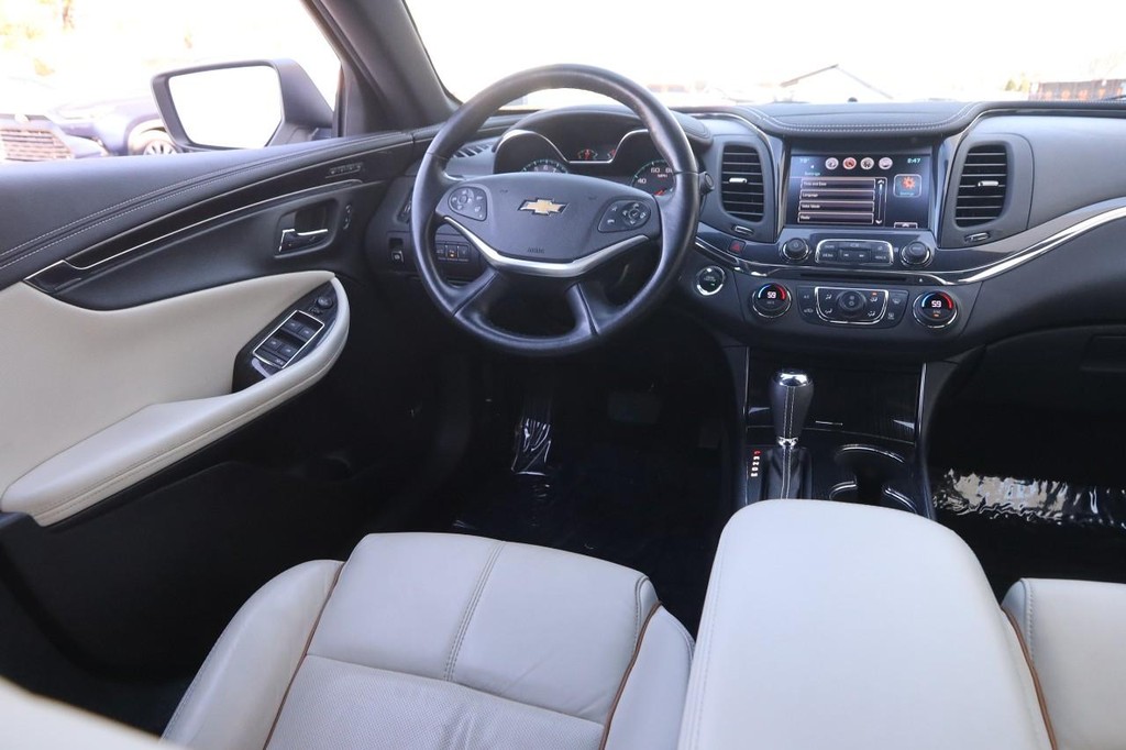 Chevrolet Impala Vehicle Full-screen Gallery Image 23