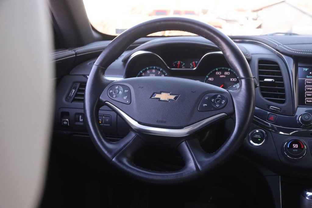 Chevrolet Impala Vehicle Full-screen Gallery Image 24