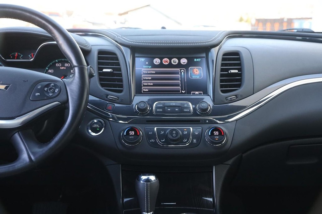 Chevrolet Impala Vehicle Full-screen Gallery Image 25