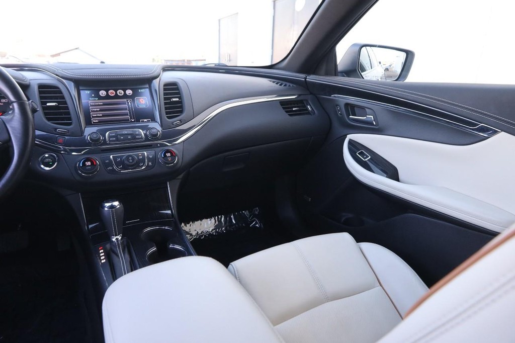 Chevrolet Impala Vehicle Full-screen Gallery Image 26