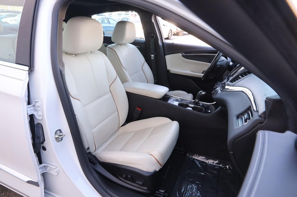 Chevrolet Impala Vehicle Full-screen Gallery Image 27