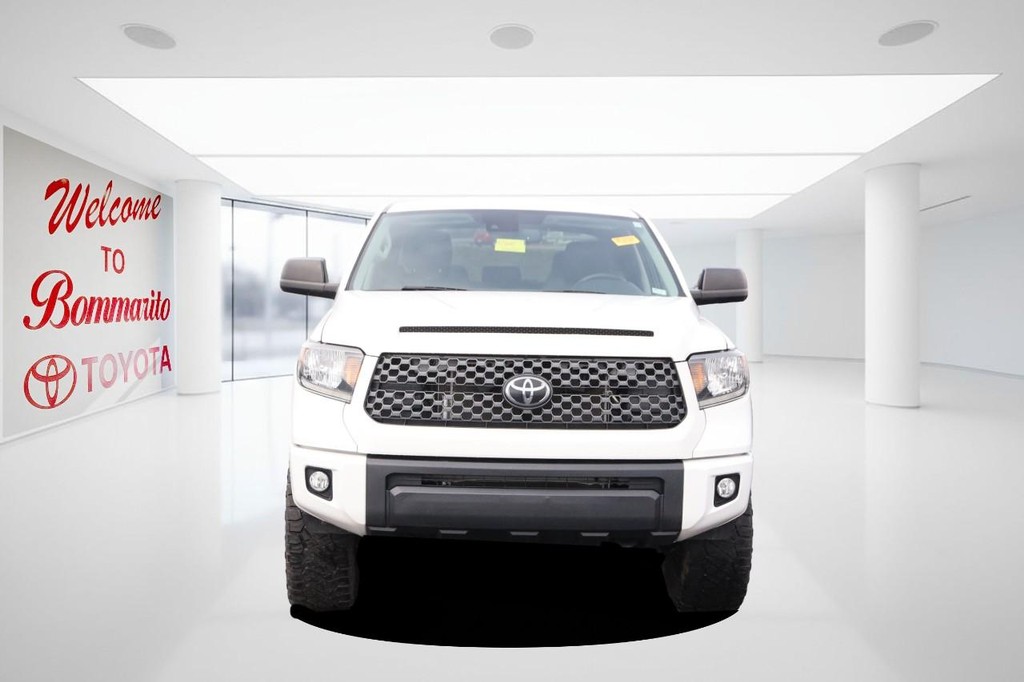 Toyota Tundra 4WD Vehicle Full-screen Gallery Image 4