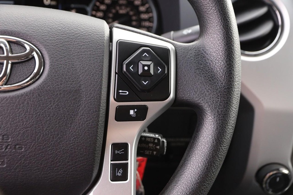 Toyota Tundra 4WD Vehicle Full-screen Gallery Image 12