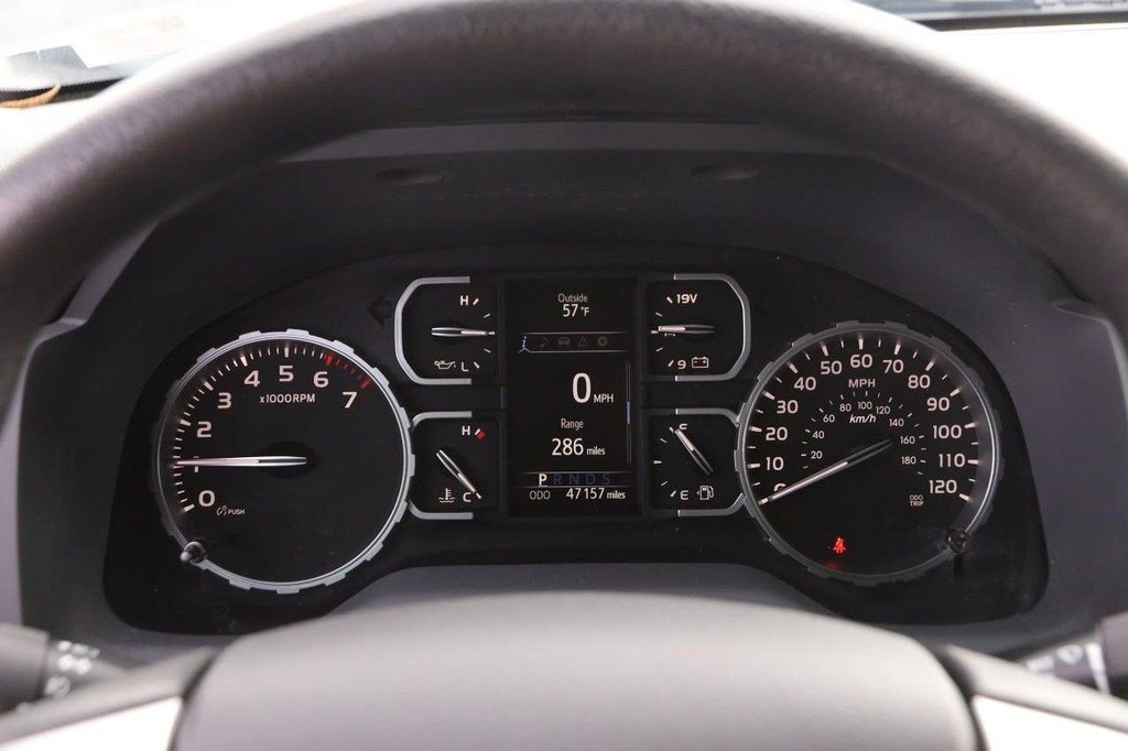 Toyota Tundra 4WD Vehicle Full-screen Gallery Image 13