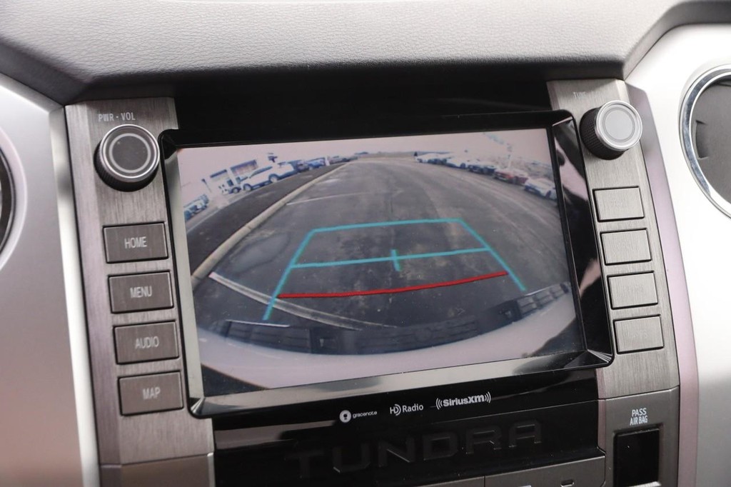 Toyota Tundra 4WD Vehicle Full-screen Gallery Image 16