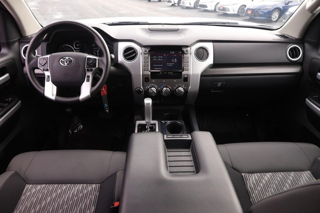 Toyota Tundra 4WD Vehicle Full-screen Gallery Image 19