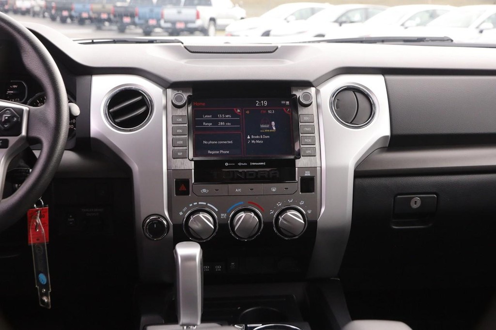 Toyota Tundra 4WD Vehicle Full-screen Gallery Image 21