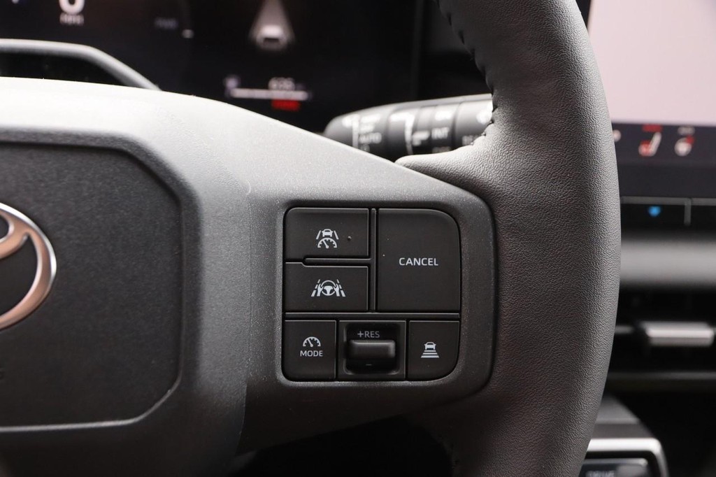 Toyota RAV4 Vehicle Full-screen Gallery Image 14