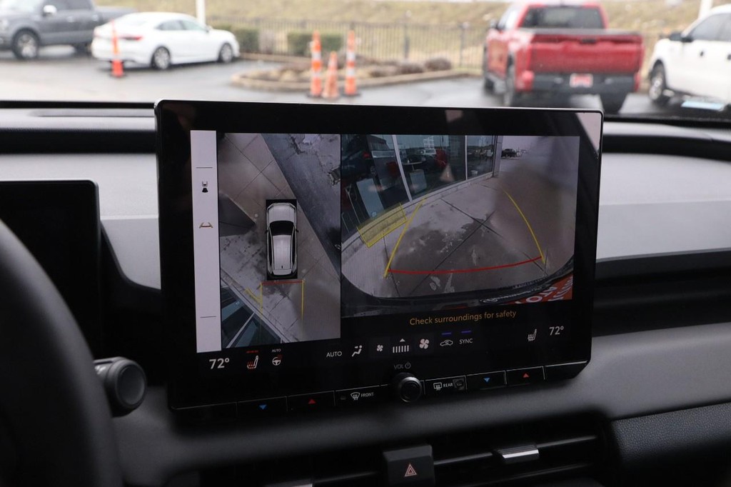 Toyota RAV4 Vehicle Full-screen Gallery Image 18