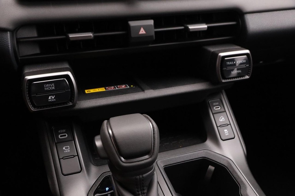 Toyota RAV4 Vehicle Full-screen Gallery Image 19