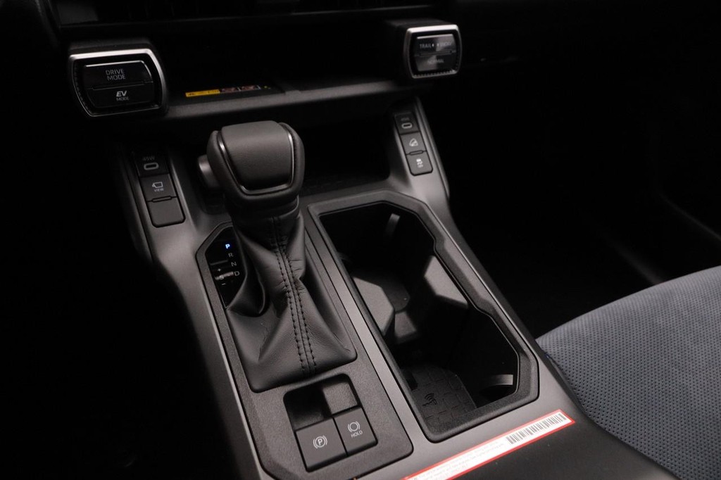 Toyota RAV4 Vehicle Full-screen Gallery Image 22