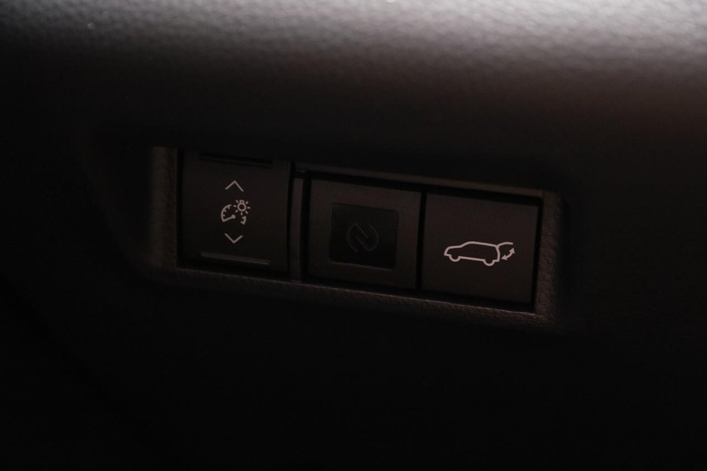 Toyota RAV4 Vehicle Full-screen Gallery Image 23